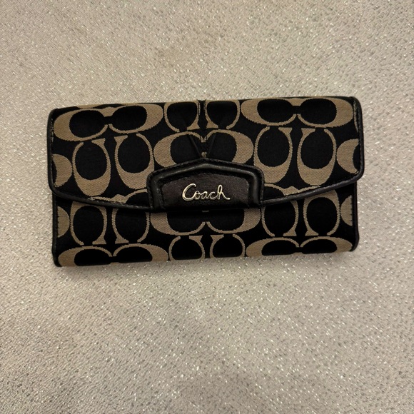 Coach Handbags - Coach Logo Wallet